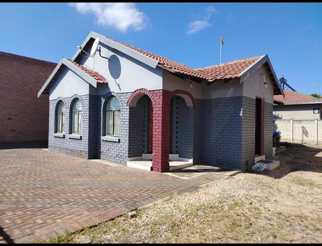3 BEDROOM PROPERTY TO RENT IN SESHEGO G